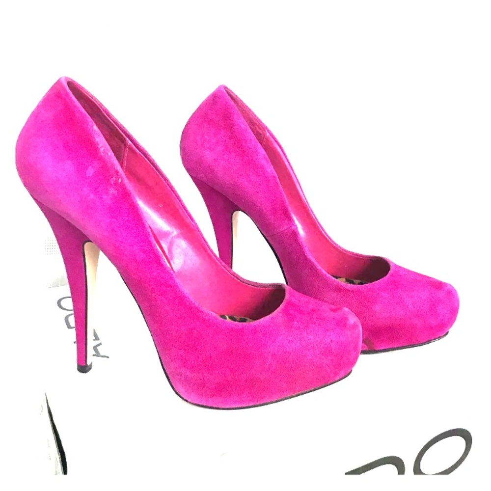 Aldo fuchsia suede pumps